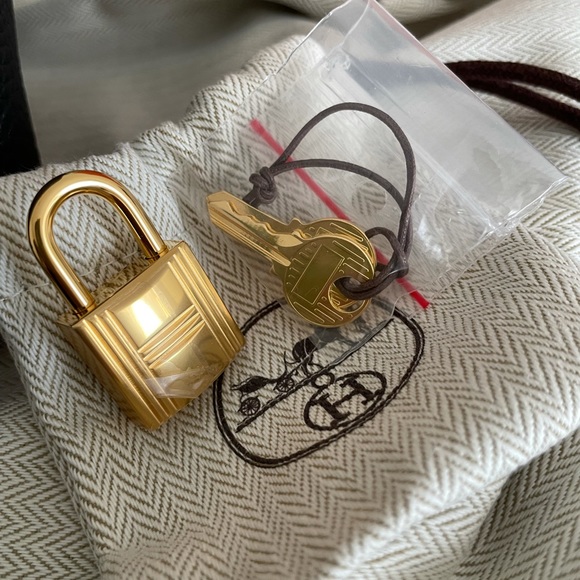 Hermes Picotin Lock 18 PM Noir GHW - Picture 9 of 11